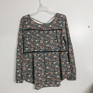 super cute flowy floral blouse